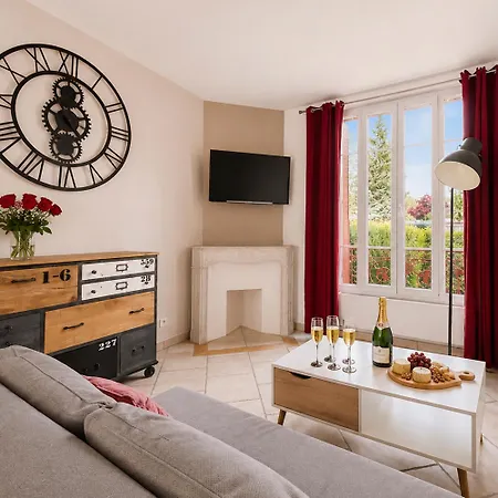 Apartamento T3 Lumineux, Central, Parking & Confort Moderne Saint-Cyr-lʼÉcole
